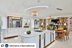 @kitchens.international-Faber-Island-Hood-Nest-Plus-in-Stainless-steel-glass