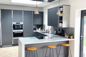 The Nest Plus also features a stunning hand-poured glass exterior lamp section that houses the powerful extraction unit within.b